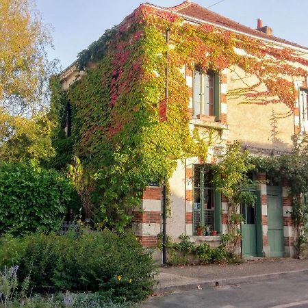 Maison D'Hotes "Les Volets Verts" Et Sa Brocante Ecueille Esterno foto