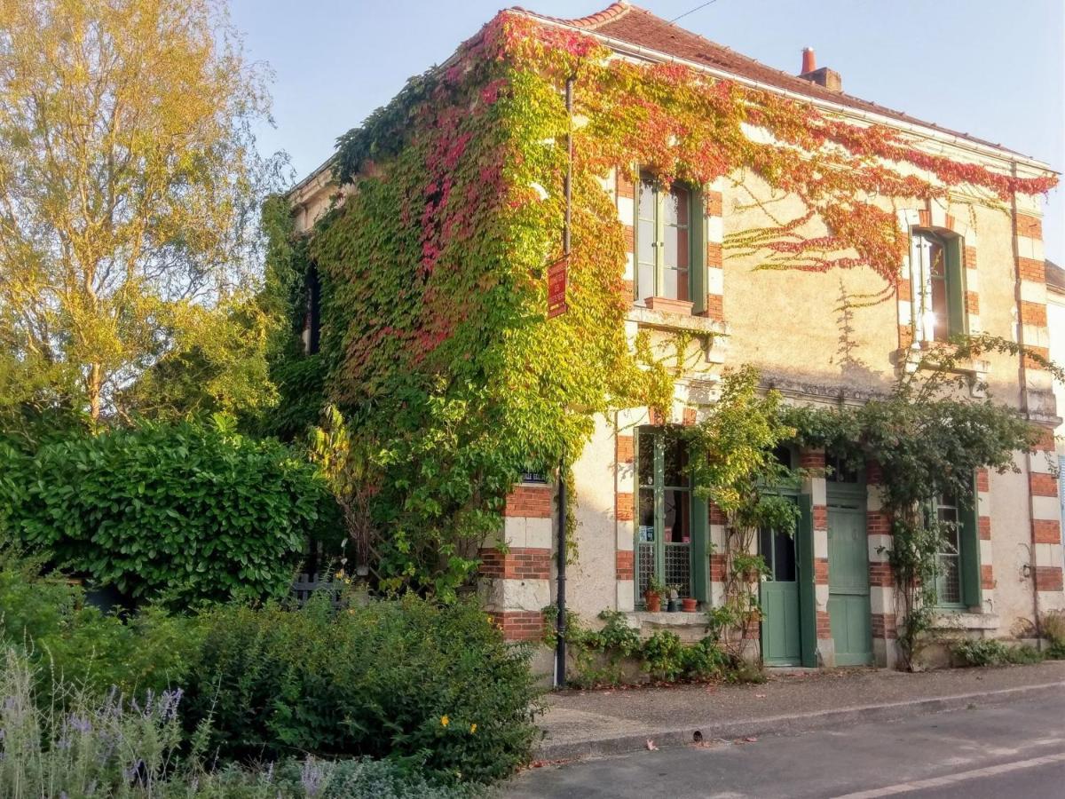 Maison D'Hotes "Les Volets Verts" Et Sa Brocante Ecueille Esterno foto
