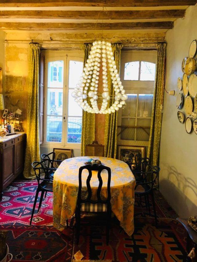 Maison D'Hotes "Les Volets Verts" Et Sa Brocante Ecueille Esterno foto