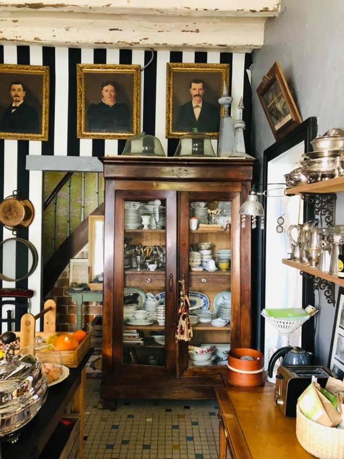 Maison D'Hotes "Les Volets Verts" Et Sa Brocante Ecueille Esterno foto