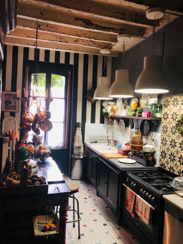 Maison D'Hotes "Les Volets Verts" Et Sa Brocante Ecueille Esterno foto
