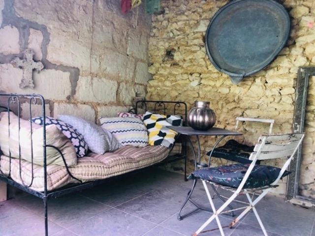 Maison D'Hotes "Les Volets Verts" Et Sa Brocante Ecueille Esterno foto