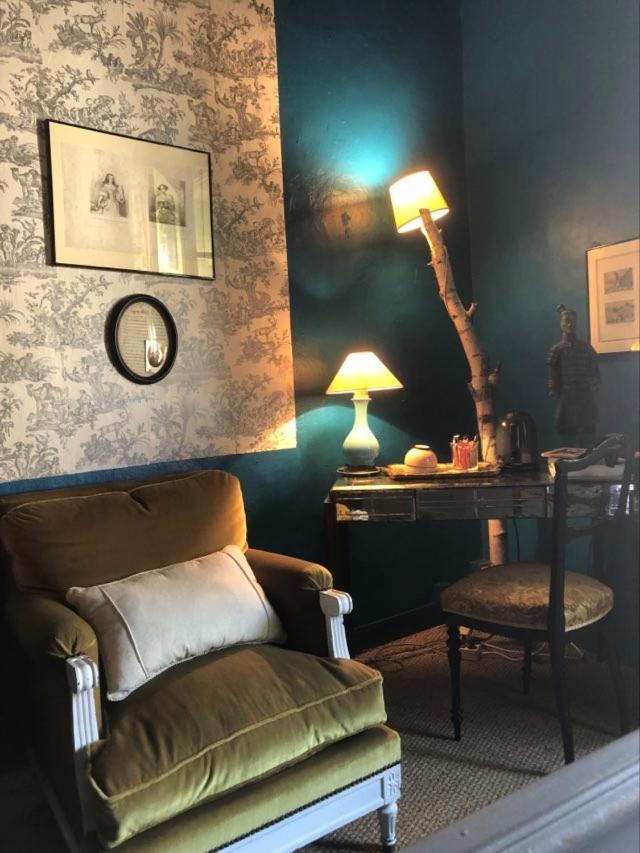 Maison D'Hotes "Les Volets Verts" Et Sa Brocante Ecueille Esterno foto