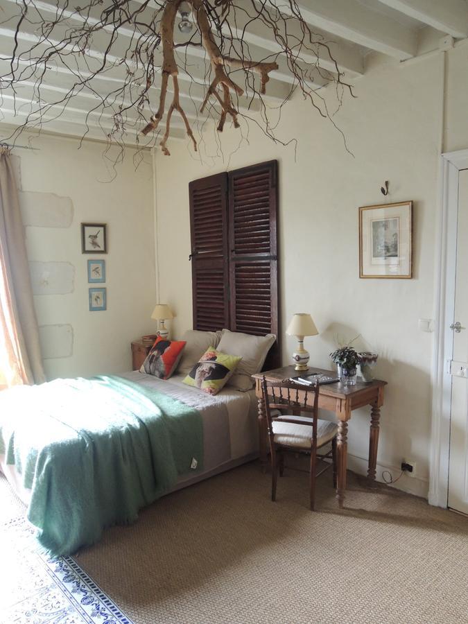 Maison D'Hotes "Les Volets Verts" Et Sa Brocante Ecueille Esterno foto