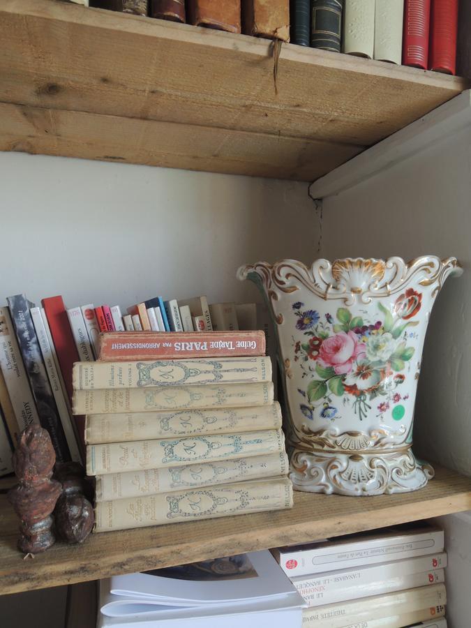 Maison D'Hotes "Les Volets Verts" Et Sa Brocante Ecueille Esterno foto